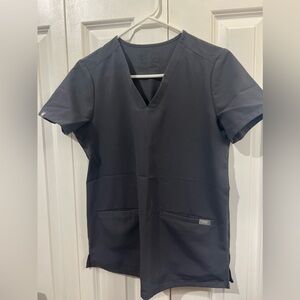 FIGS women’s scrub top with two front pockets